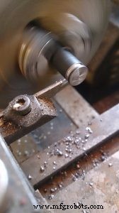ダイヤモンドターニング：先端光学部品向け超精密加工