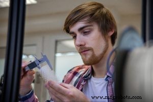 バインダージェット3Dプリント解説：プロセス、メリット、限界