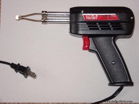 家庭用電子工作ラボの構築：ツール、作業エリア、消耗品
