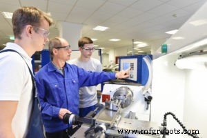継続的技術トレーニングが製造業の成功を牽引する理由