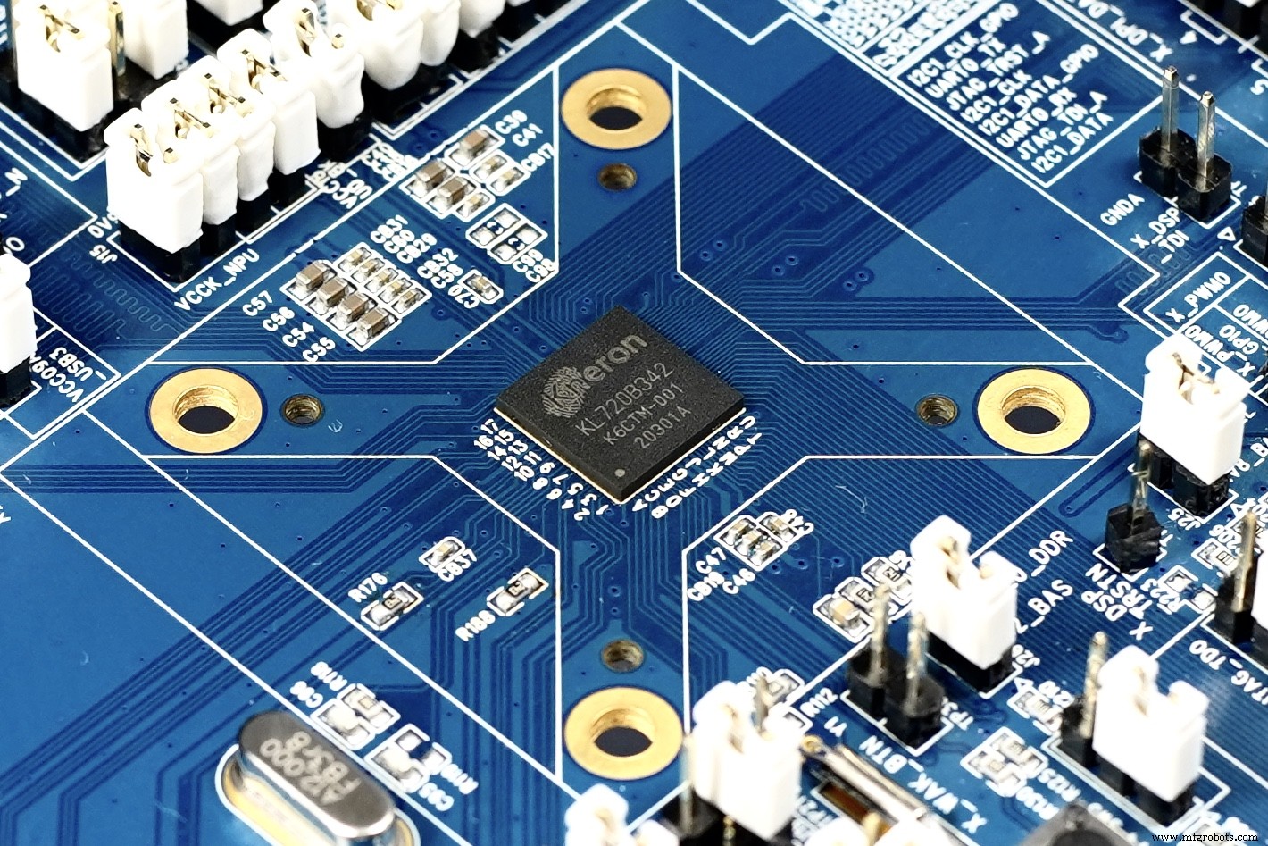 Kneron、第2世代AI SoC「KL720」を発表──エッジデバイスの電力効率を大幅向上
