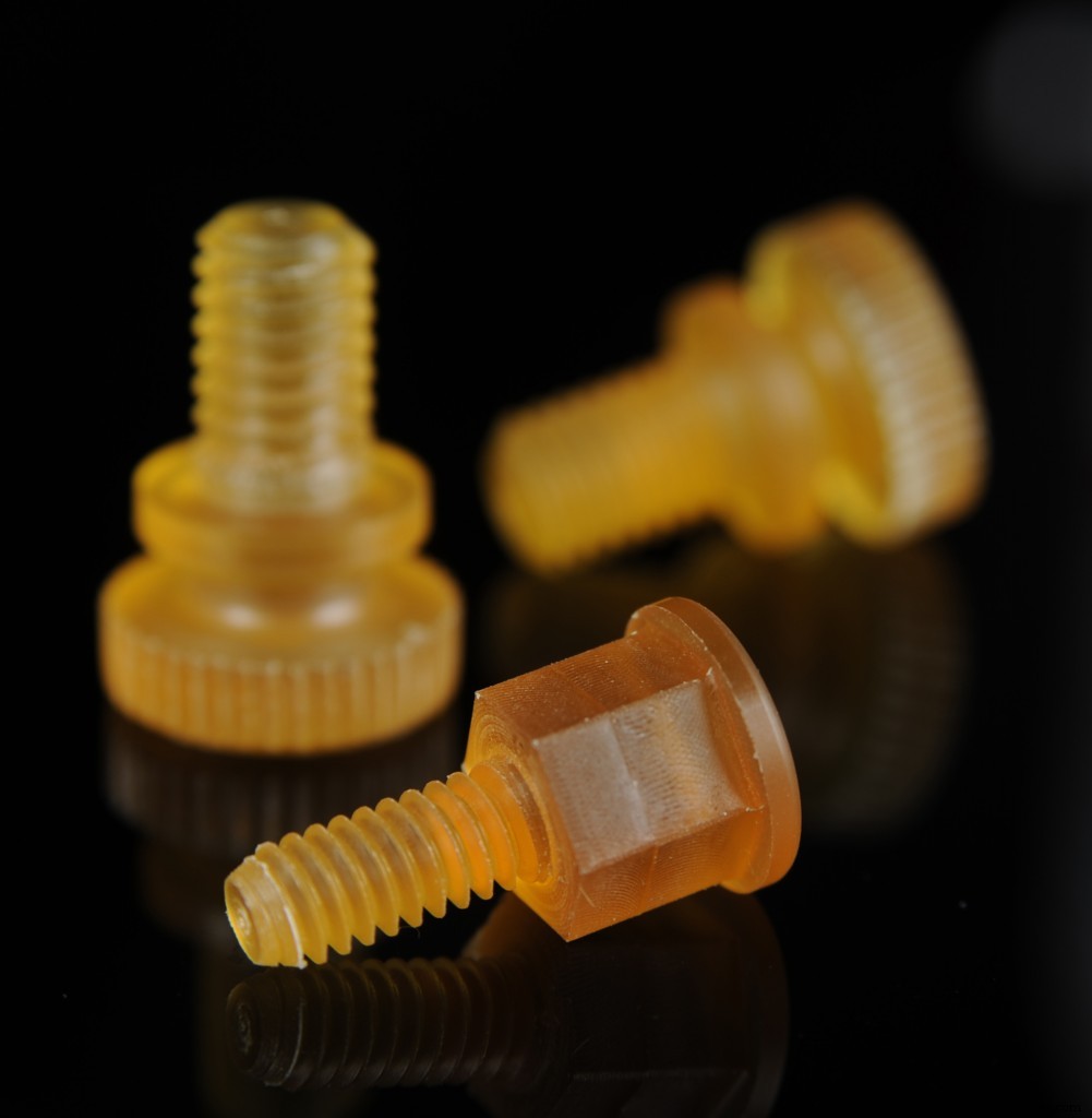 Ultem® PEIファスナー：先進用途向け高温ネジ、六角ボルト、カスタム部品