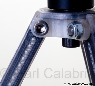 連続カーボンファイバー強化脚を採用した高性能3Dプリント三脚 – STLファイルとビルドガイド