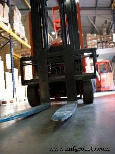 フォークリフトフォーク交換のタイミング：実務者向け実践ガイド