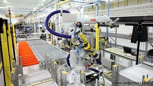 職場へのロボット導入:メリット・課題・人間との共存モデルを徹底分析