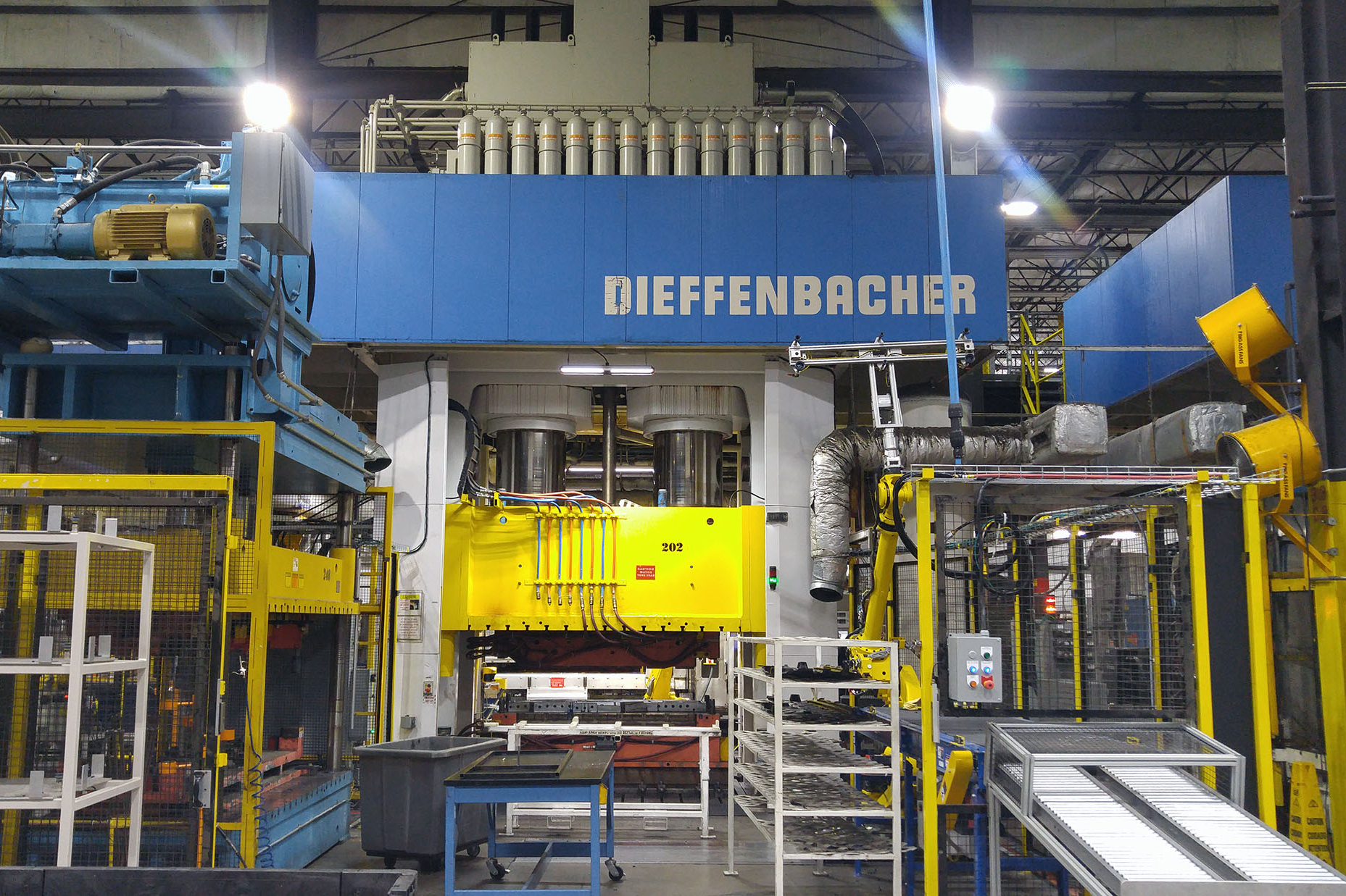 CSPがDieffenbacher D-LFT熱可塑性成形ラインで能力拡大