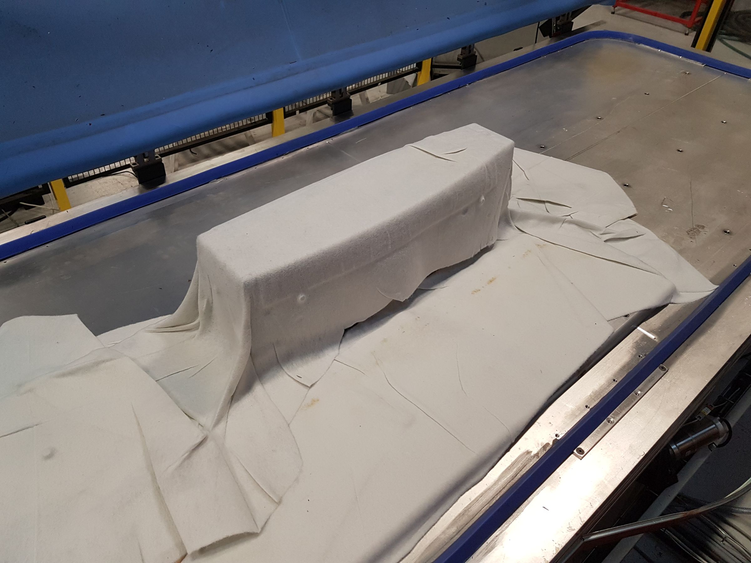 圧縮RTM：次世代航空機複合材構造部品の生産を前進