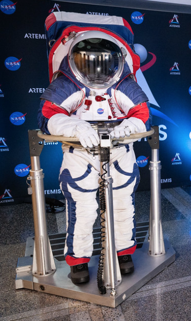 NASA、アルテミス月ミッション向け次世代宇宙服を発表