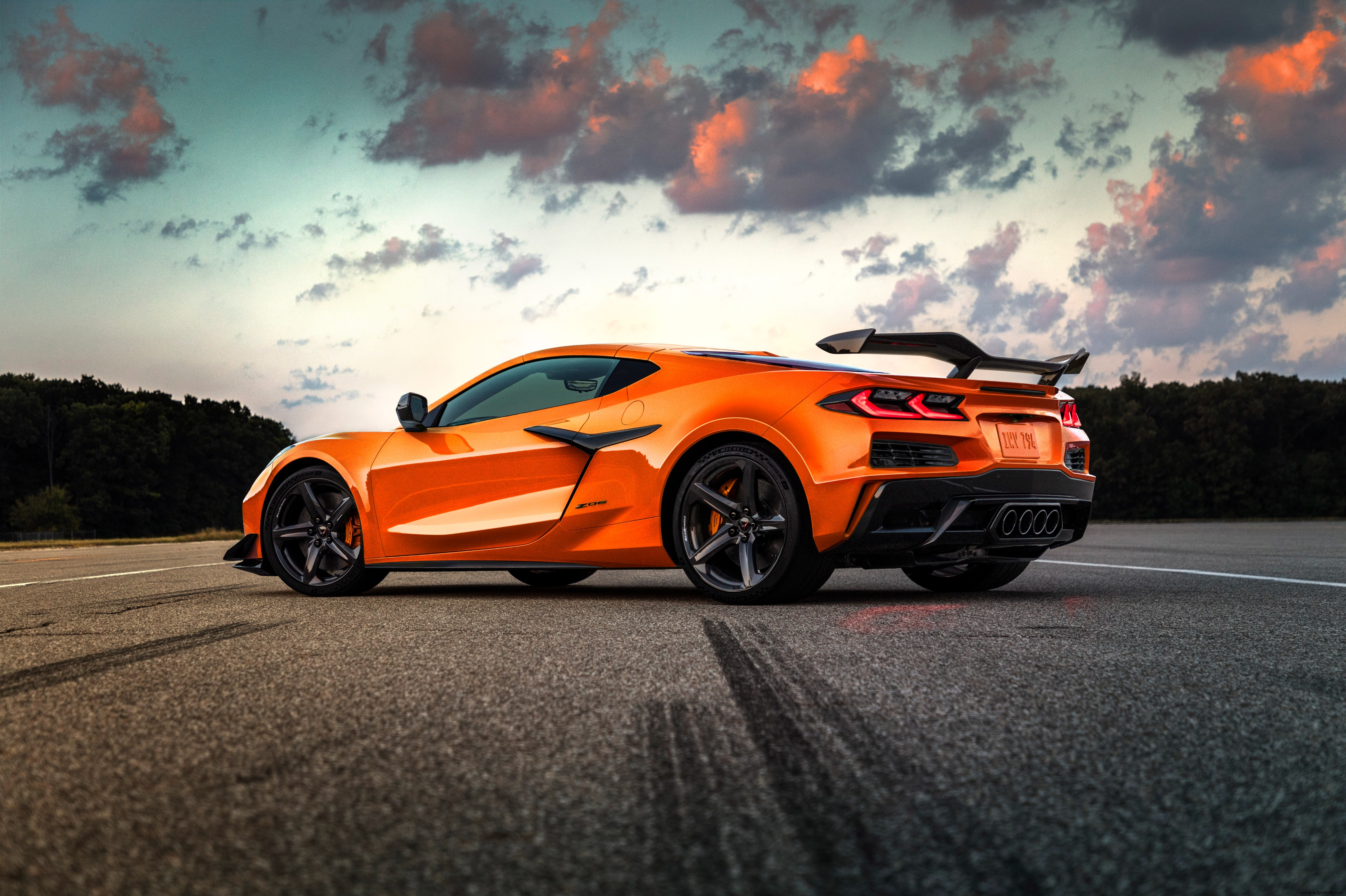 シボレー、2023年型Corvette Z06発表：670馬力のパワーハウス、カーボンパーツ満載