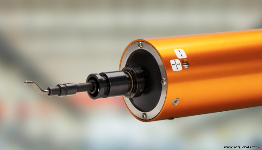 RoboDK、DIY-Robotics、ATIがプラグアンドプレイ型ロボットデバリングセルを発売─数日で導入可能