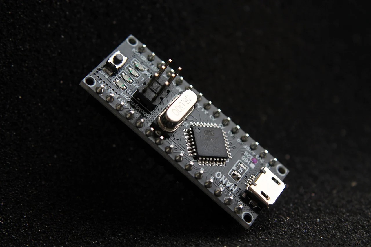 PIC16F877Aマイクロコントローラー：主要機能とプロジェクト選定ガイド
