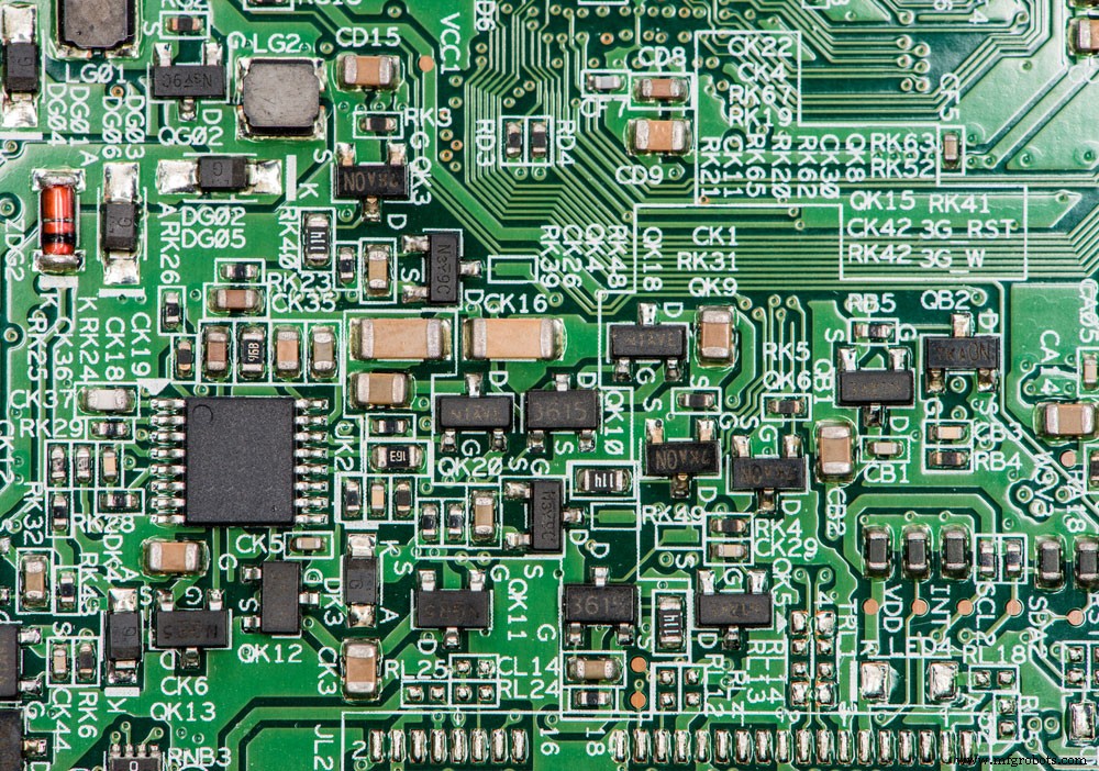 PCBスロット:精密電子組み立てのための信頼性・効率的な部品固定