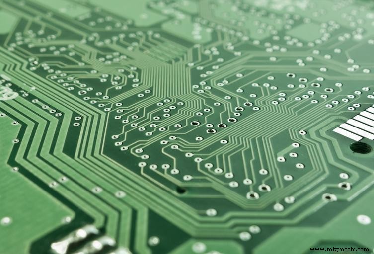 PCBクロストーク完全解説：原因、影響、効果的な対策