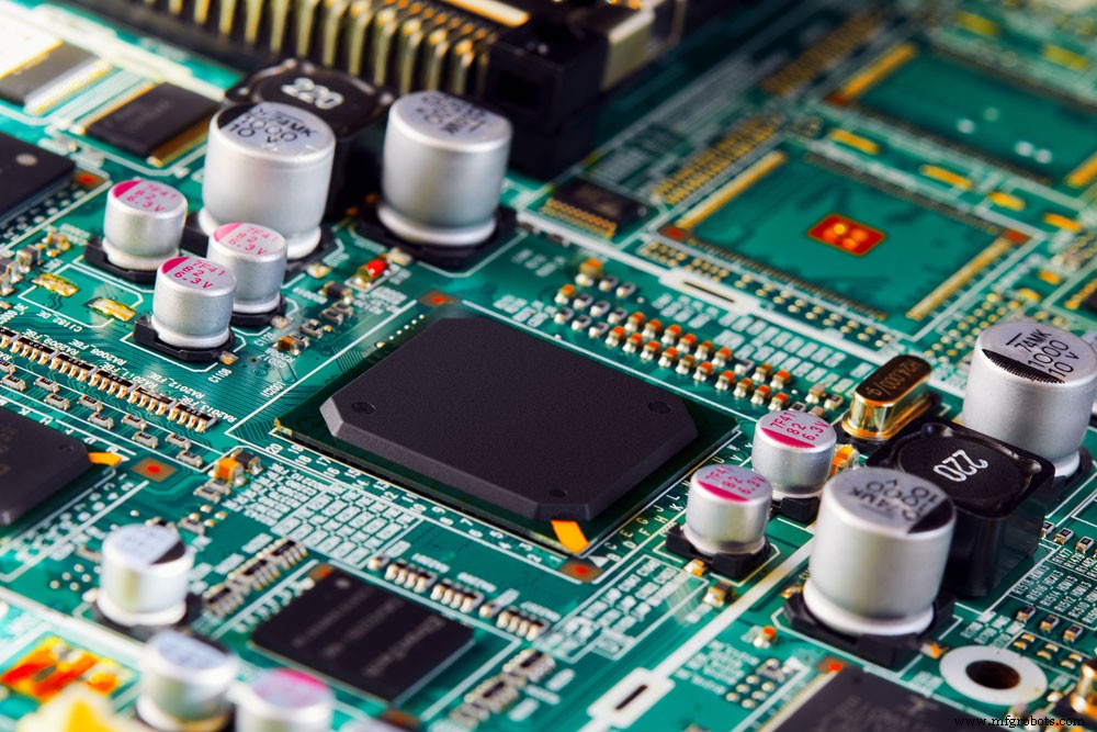 4層PCB徹底解説：高度な回路設計のための重要ポイント