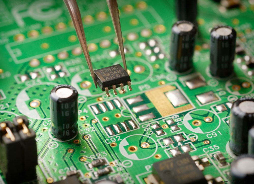 4層PCB徹底解説：高度な回路設計のための重要ポイント