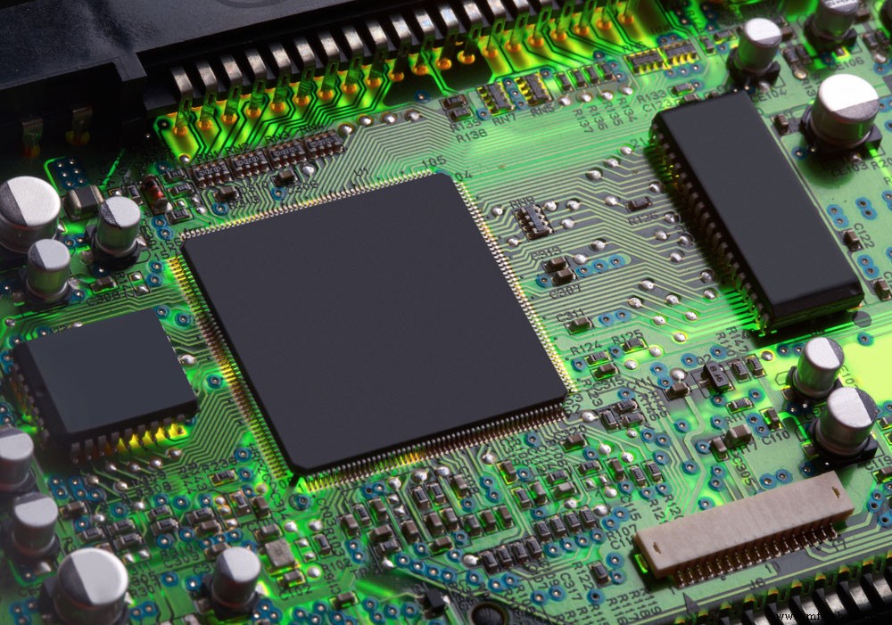 4層PCB徹底解説：高度な回路設計のための重要ポイント