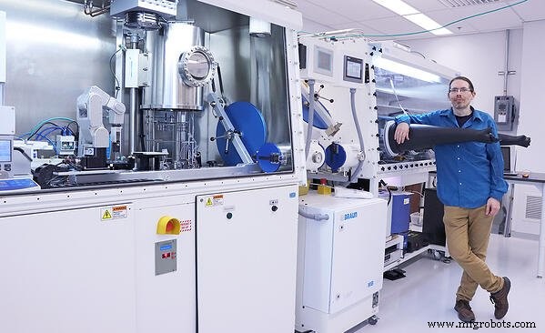太陽電池研究を革新：モントリオール大学の自動化スマートラボ