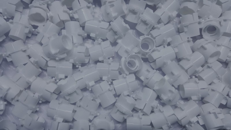 CNC加工と射出成形：プラスチック部品に最適な製造方法の選び方