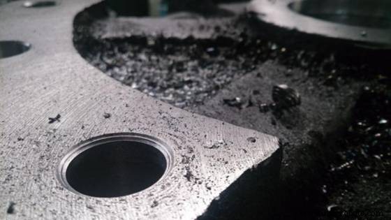 穴あけ加工の極意：大径・高精度穴を実現するボーリング技術