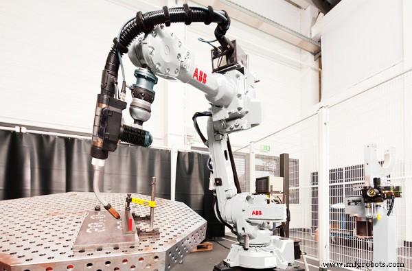ロボット溶接:鉄鋼生産と建設における効率と品質の推進力