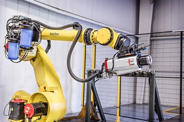ロボットが航空宇宙生産を変革：精度と信頼性