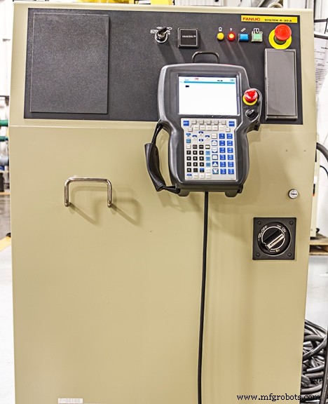 Fanuc RJ3iCティーチペンダント：カラータッチパネルで高性能自動化を制御