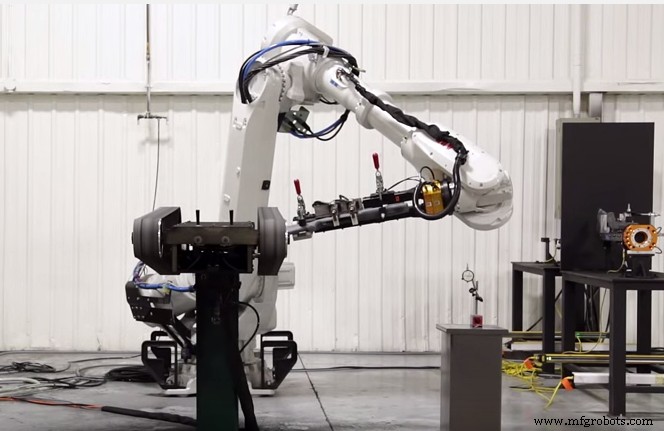 ABB自動車向けロボット:塗装からスポット溶接、組立まで自動車産業自動化をリード