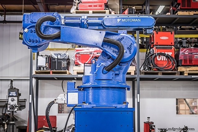 安川電機モートマン6軸ロボット：1台で溶接・搬送・除去、エンドエフェクタ交換で多用途対応